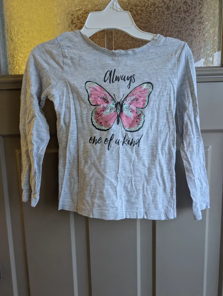 Girls sz 6 long sleeved shirts $3 each image indicator(3)