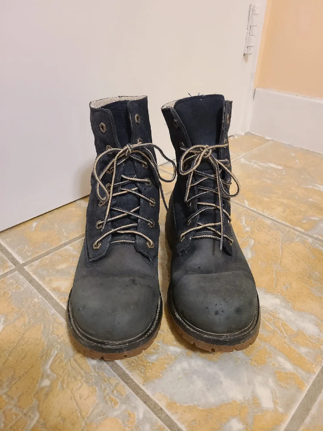 Timberland Waterproof Boots - Women size 7 🥕 image indicator(2)