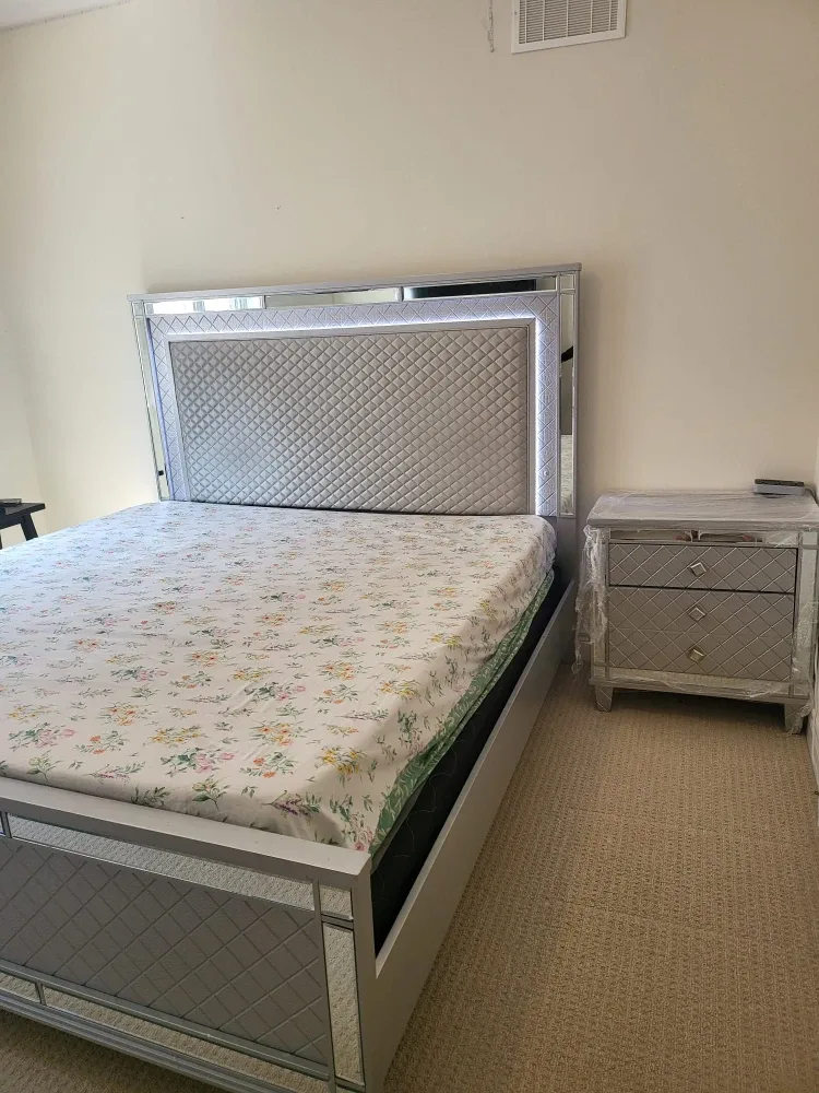 Silver Mirrored Bedroom Set - Bed, Nightstand, Dresser image indicator(2)