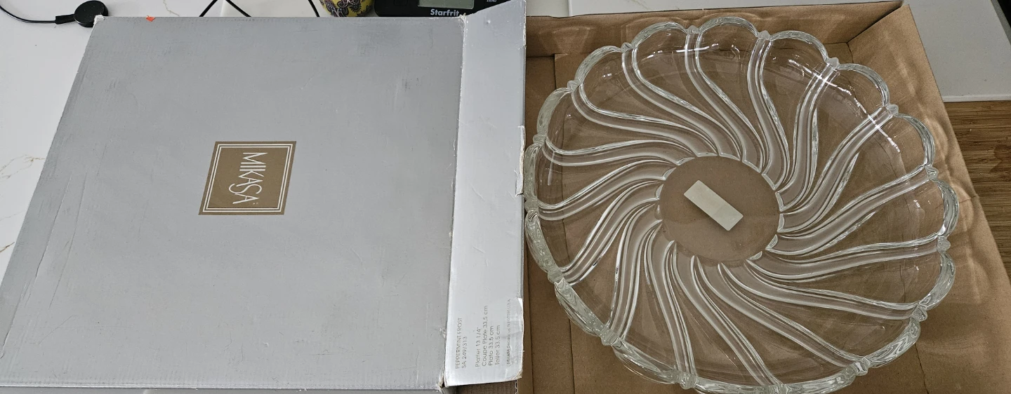 Mikasa Peppermint Frost Coupe Plate 13 1/4"