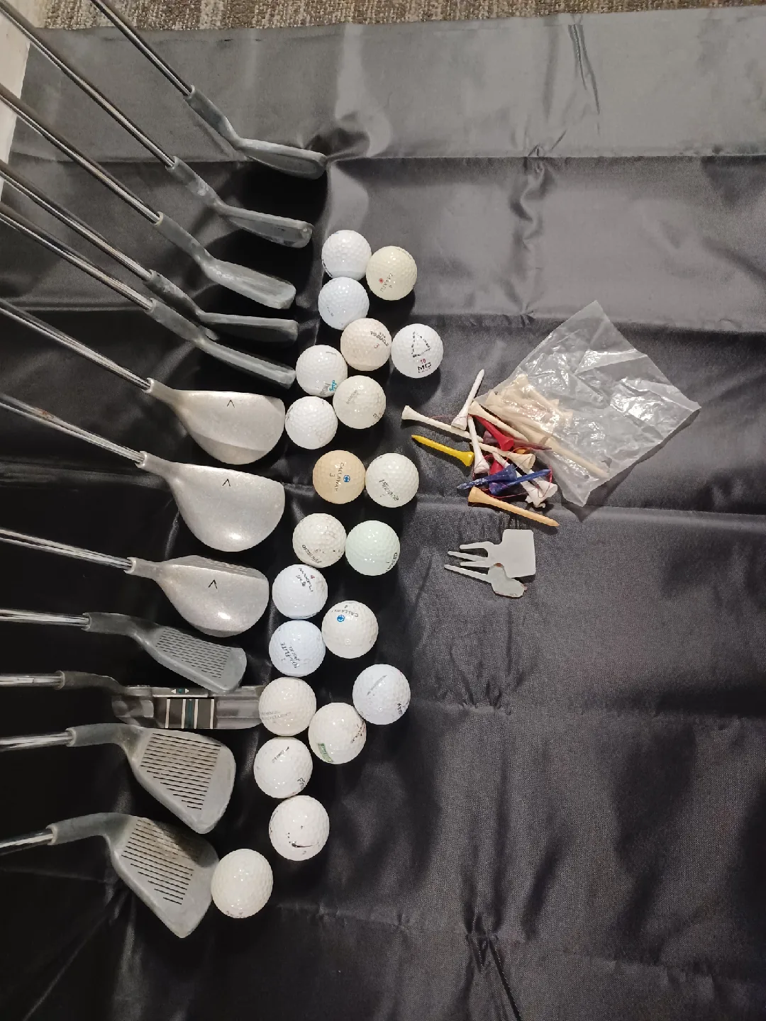 Set of Golf Clubs with Balls & Tees image indicator(6)