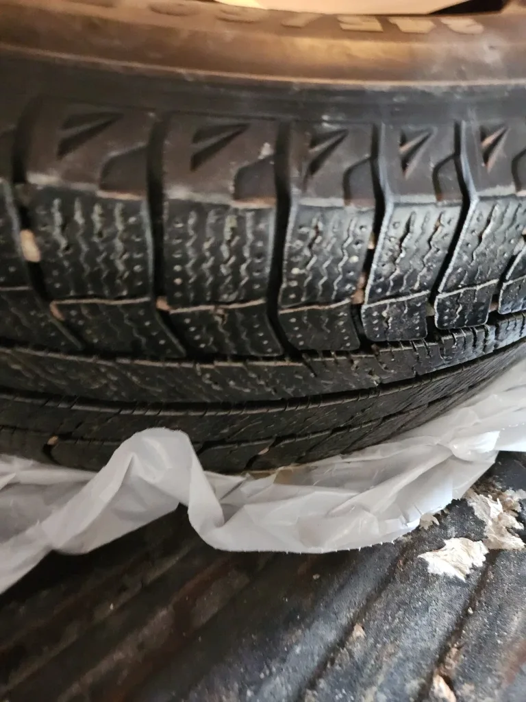 Four Winter Tires 245/60R18 image indicator(2)