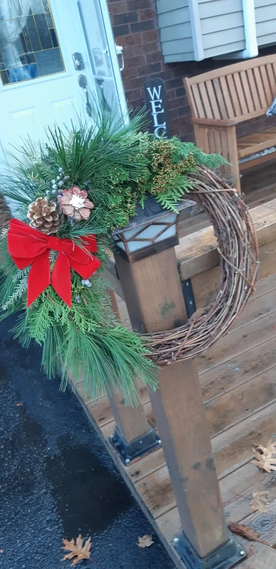 Fresh greenery Christmas Wreaths image indicator(10)