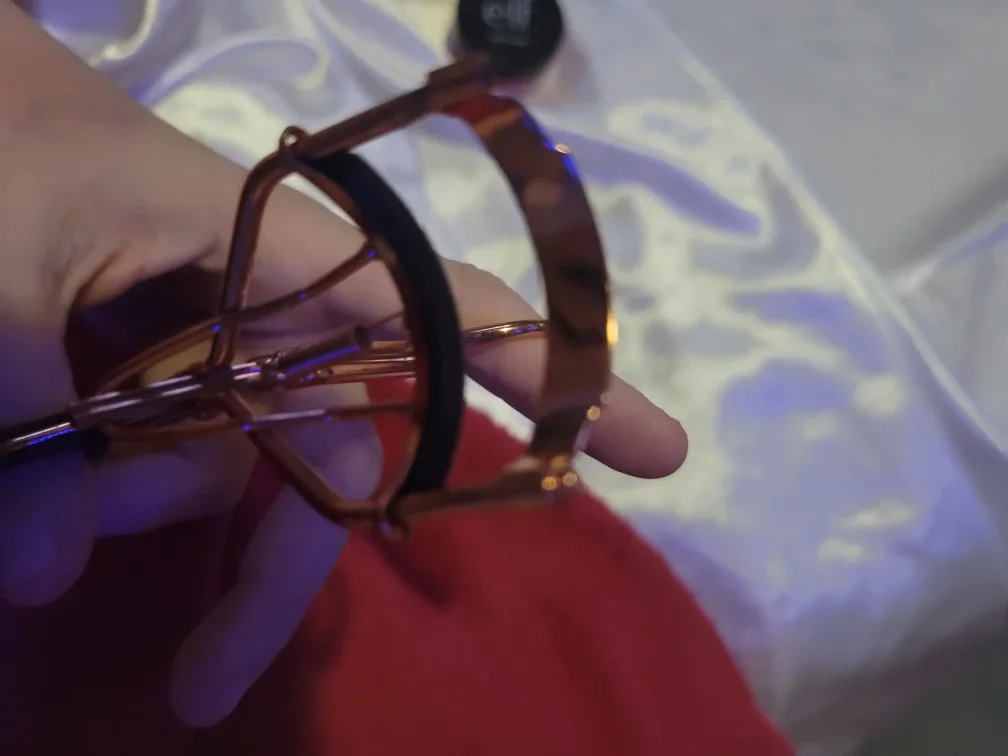 e.l.f. Eyelash Curler - Rose Gold image indicator(3)