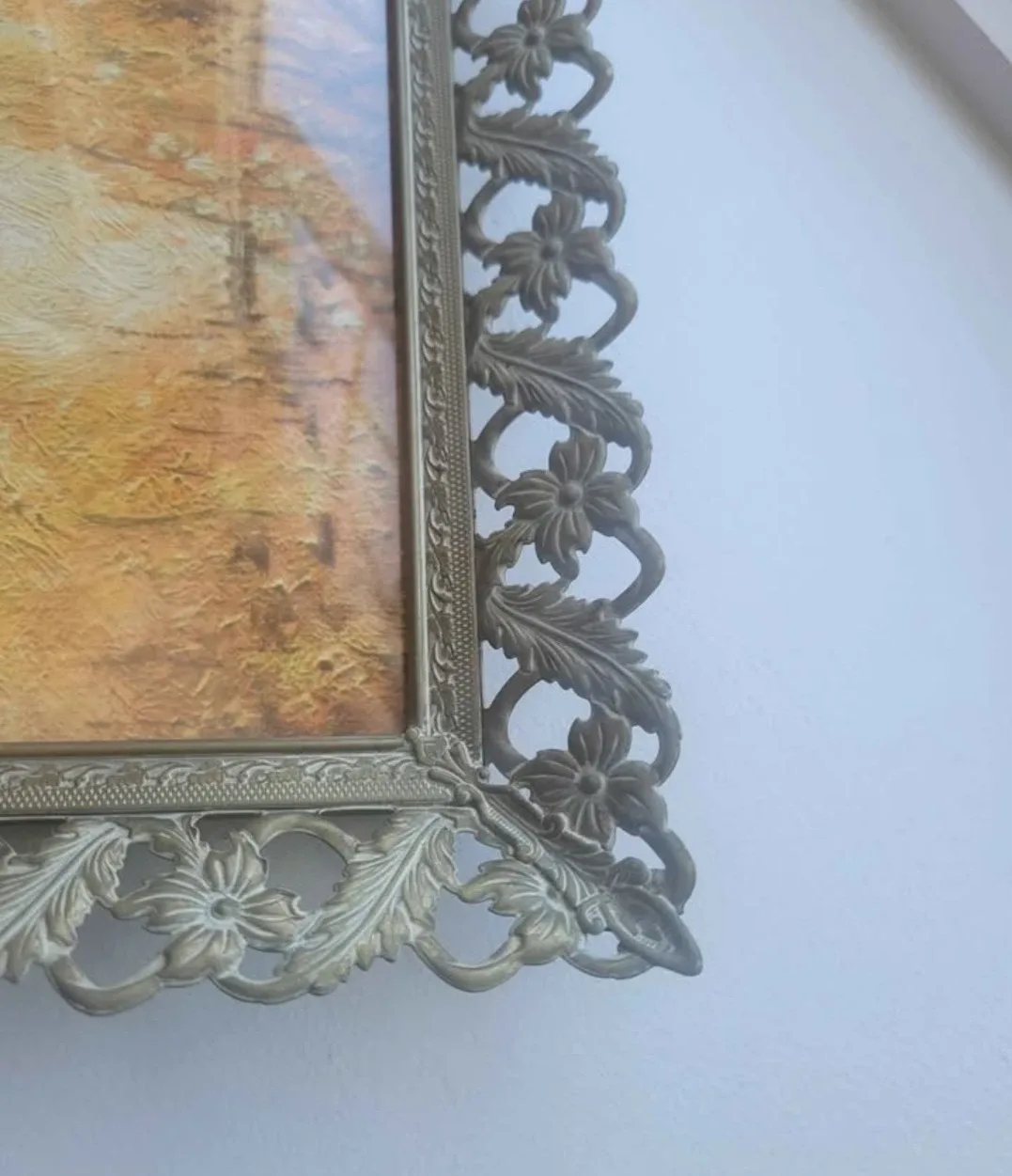 Vintage Gold Filigree Picture Frame image indicator(3)