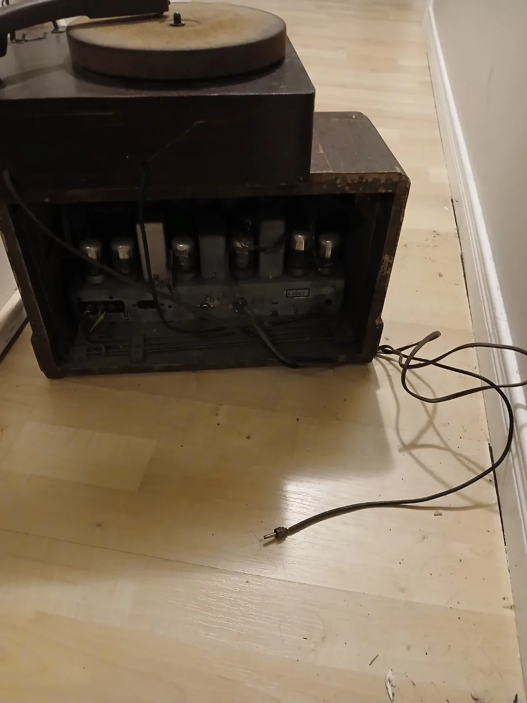 Vintage Columbia Record Player & Radio image indicator(5)