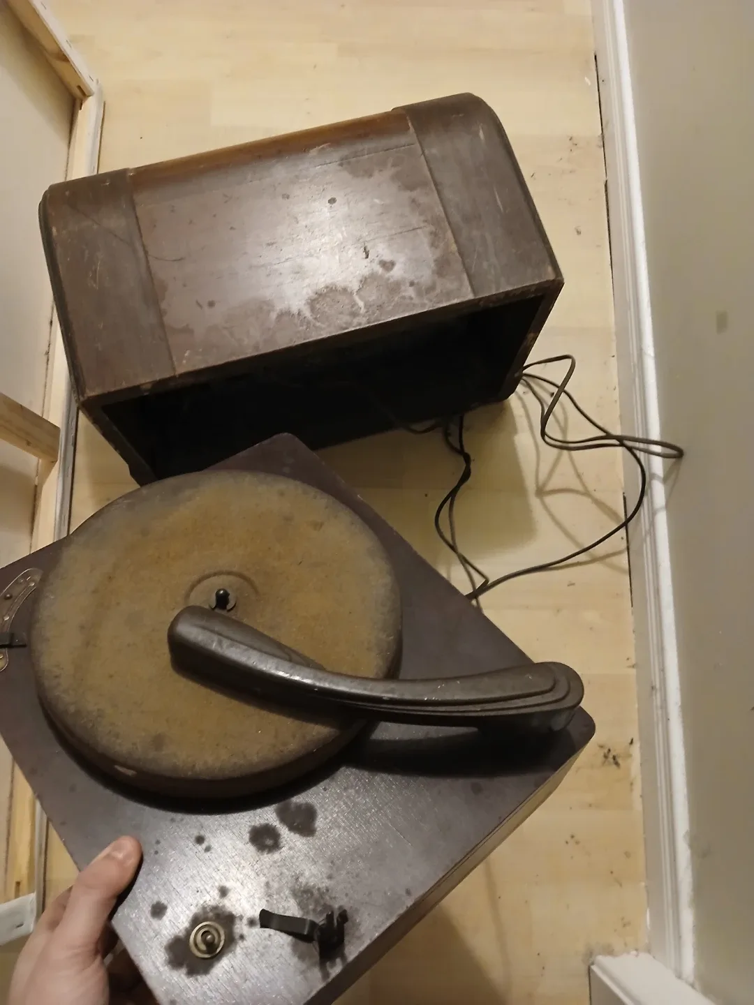 Vintage Columbia Record Player & Radio image indicator(6)