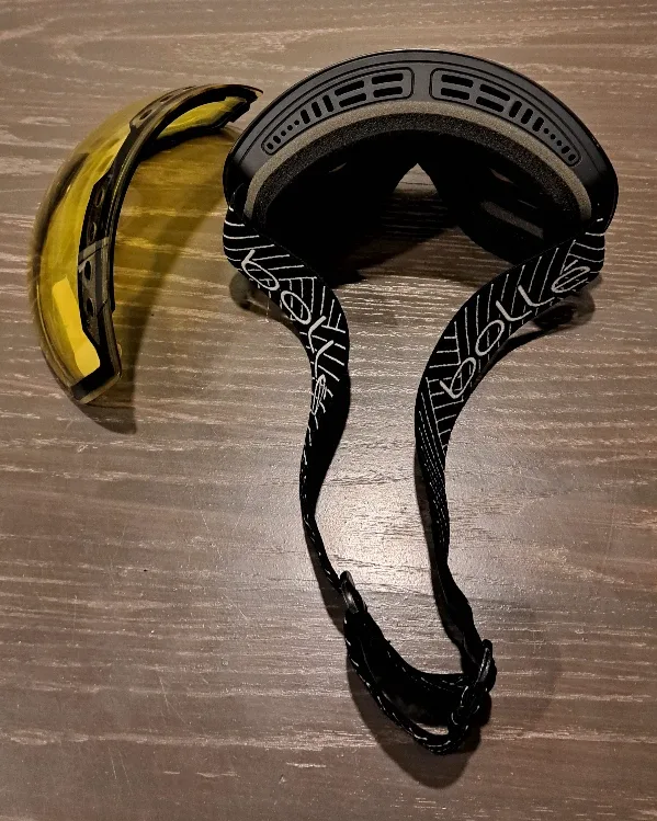 ⛷️ Bollé Ski Helmet | 🥽 Bollé Goggles image indicator(8)