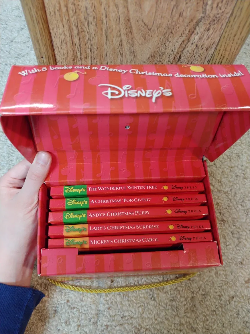 Disney Christmas Book Box with 6 Books + Pop Up Book image indicator(2)