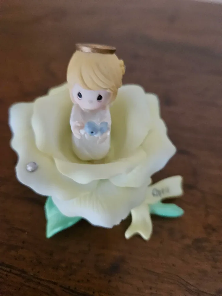 Precious Moments Figurine - Angel in Rose