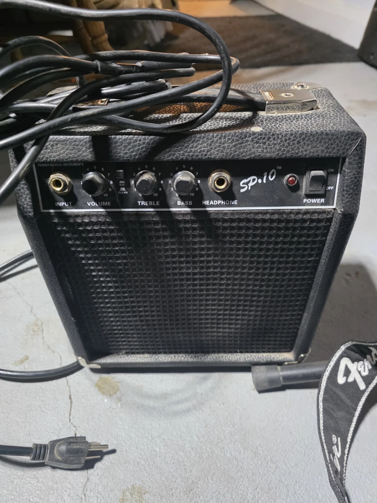 Univox Electric Guitar & SP-10 Amp - photo 2