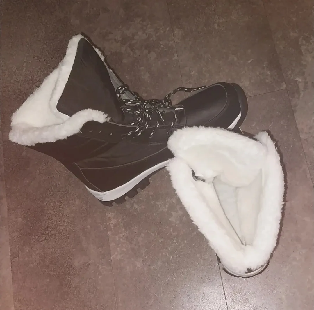 Black Winter Boots with Fur Lining image indicator(2)