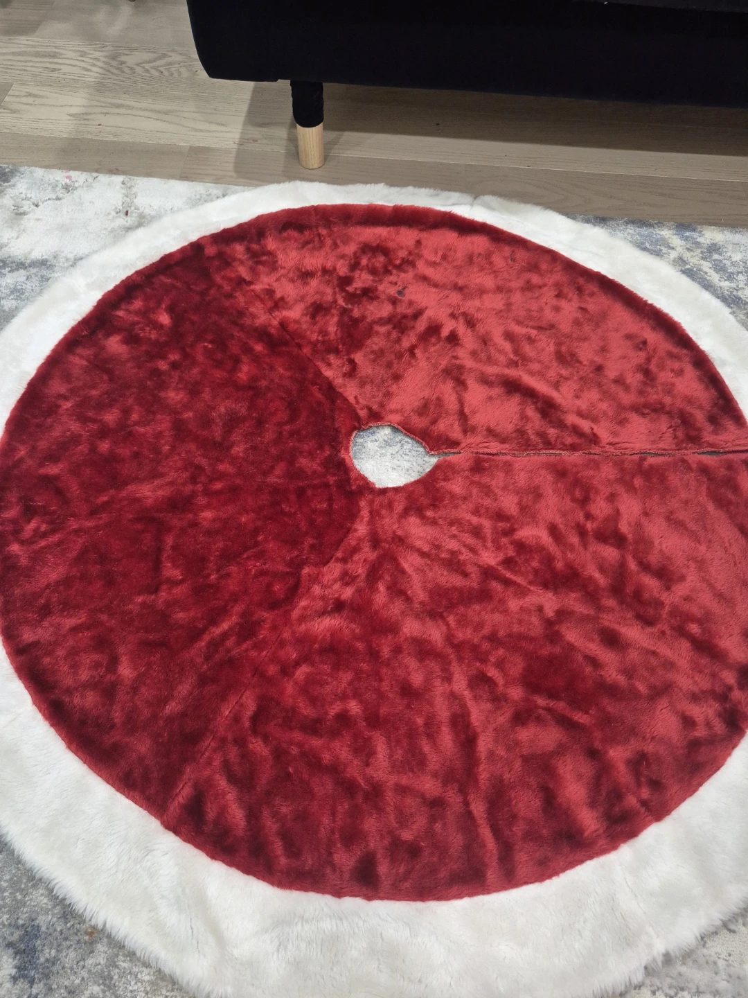 Christmas Tree Skirt & Holiday Decorations