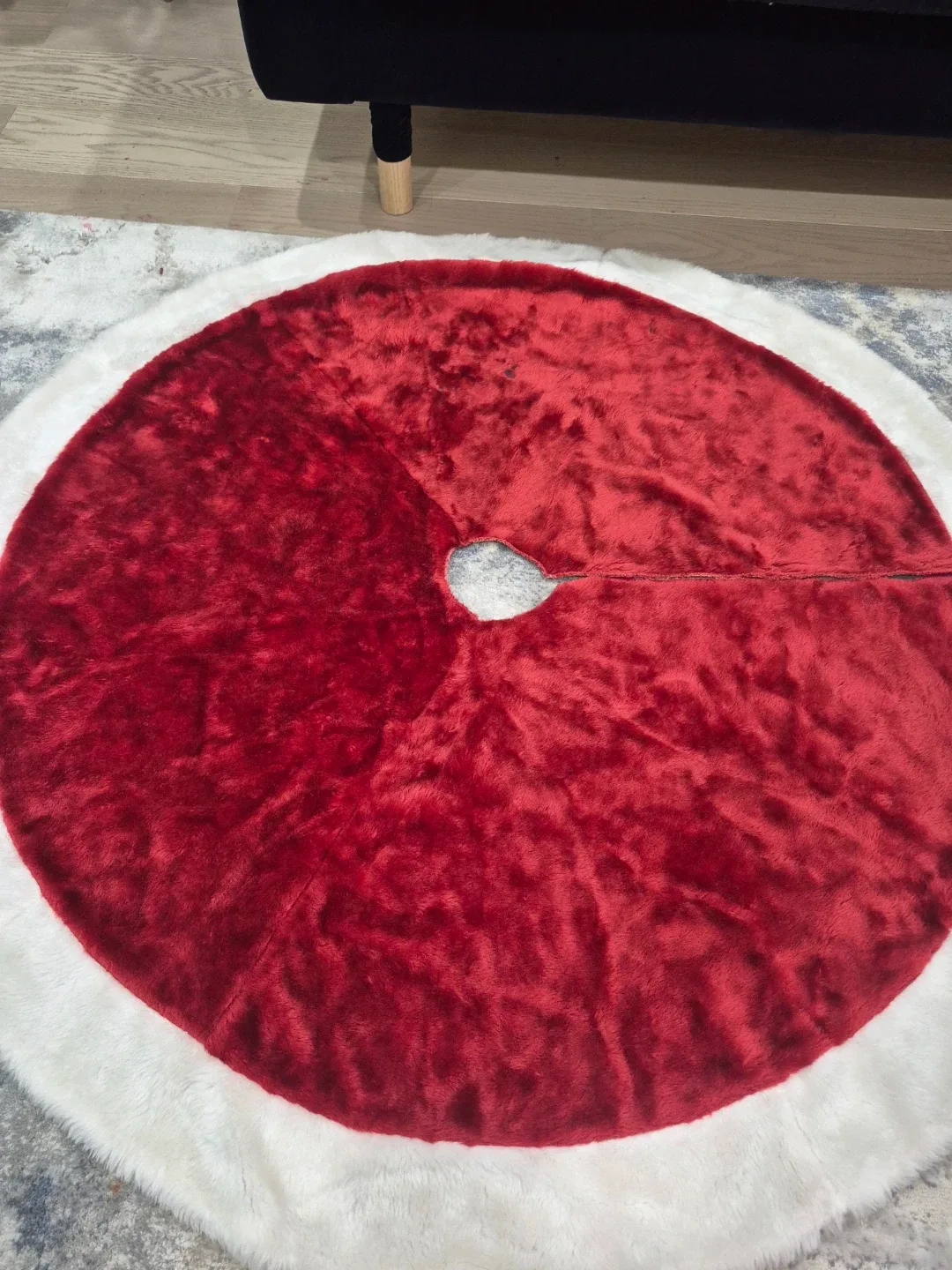 Christmas Tree Skirt & Holiday Decorations