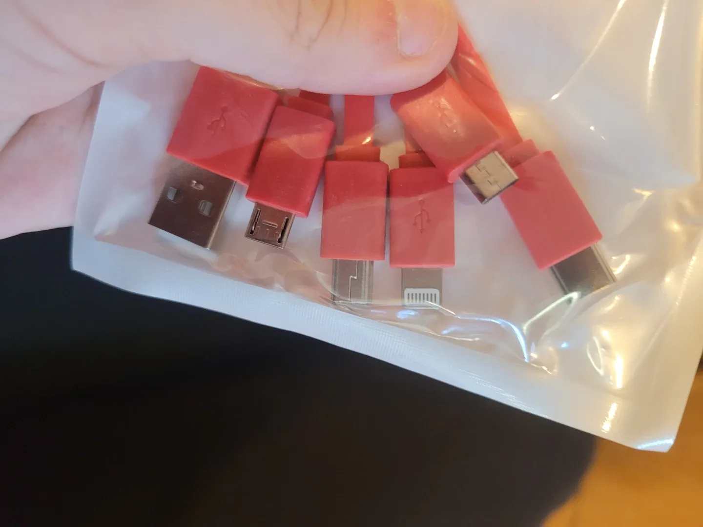 Urban Indigenous Education Centre Multi Charger - New image indicator(2)