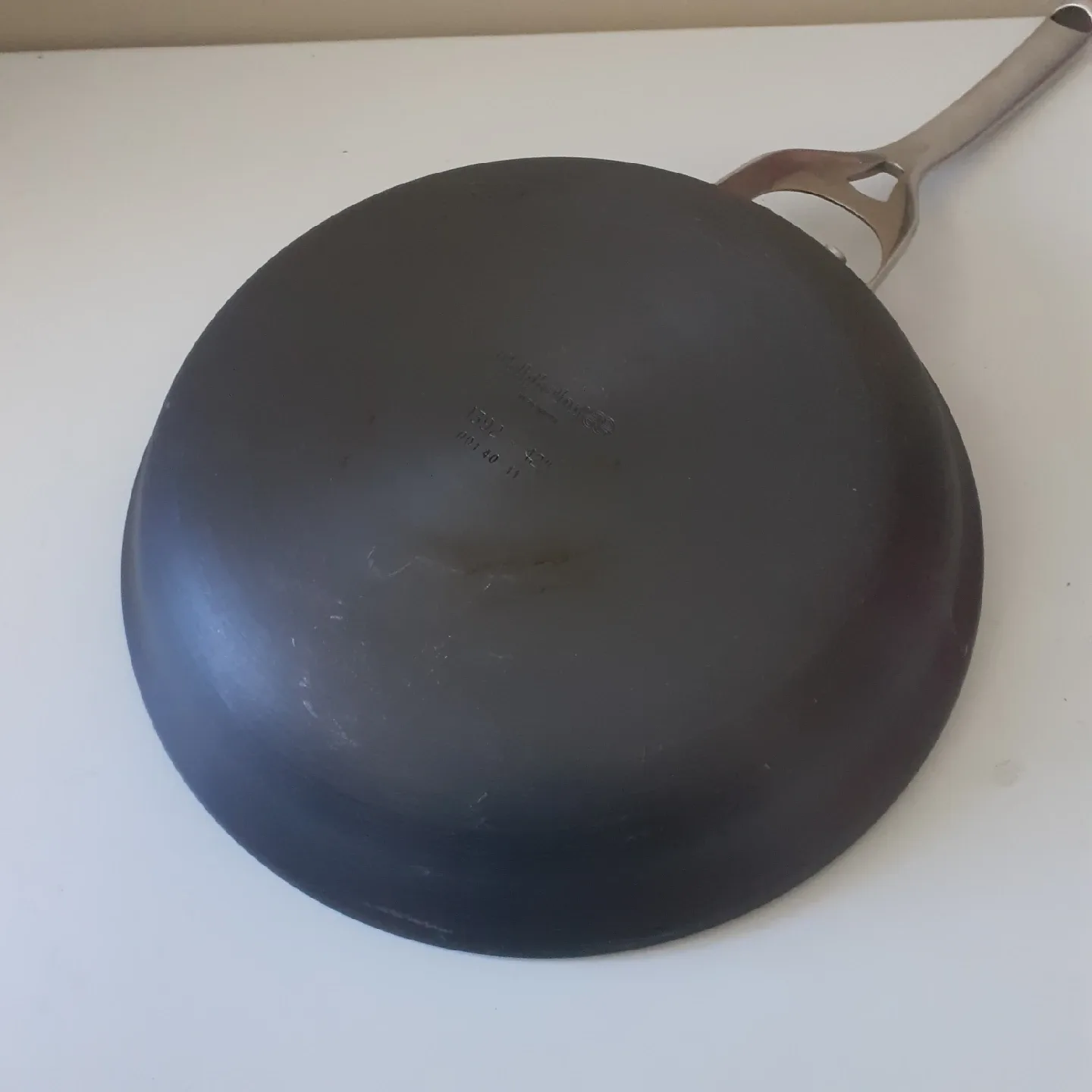 12 Inch Calphalon Fry Pan image indicator(3)