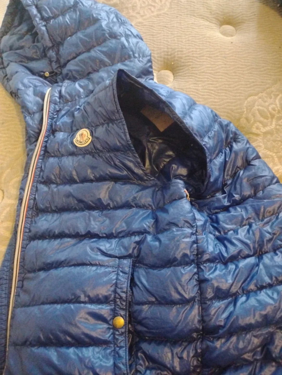 Moncler vest image indicator(2)