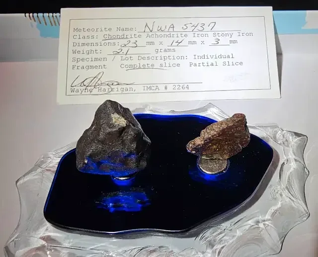 Beautifully designed custom meteorite display stand image indicator(6)