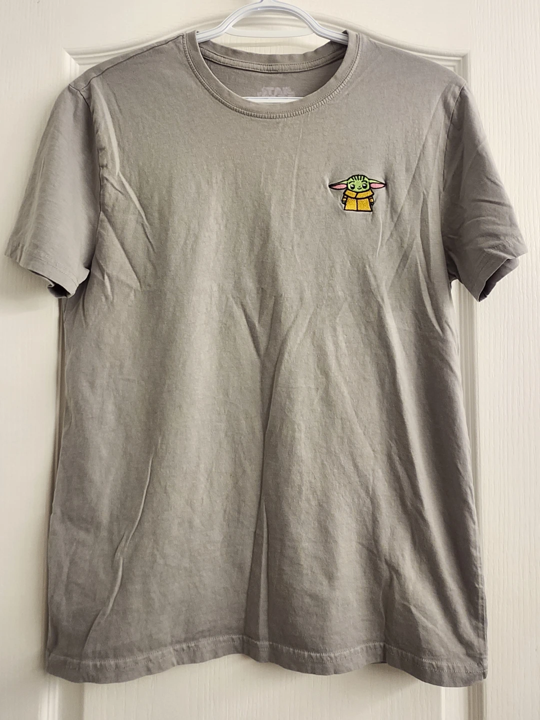 Yoda shirt in men's size small. Pick up in Kitchener, $6