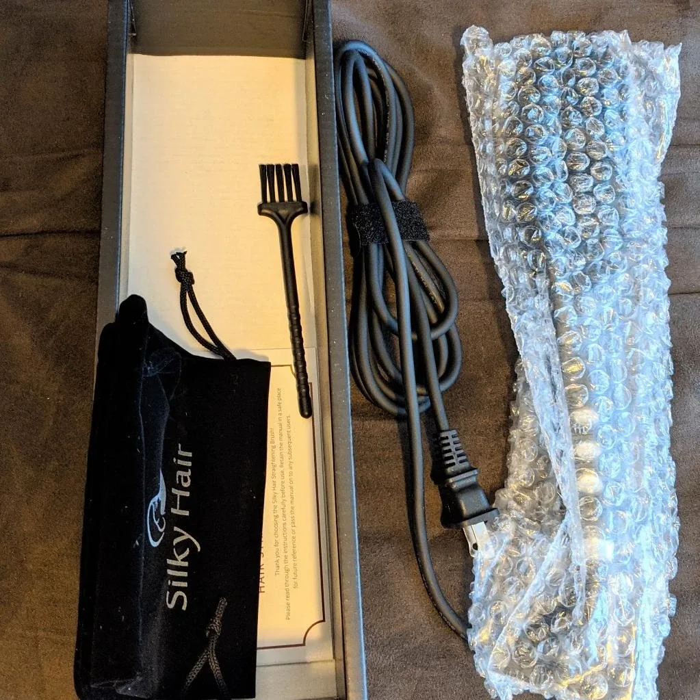 ✨ Silky Hair Professional Ceramic Straightening Brush image indicator(4)