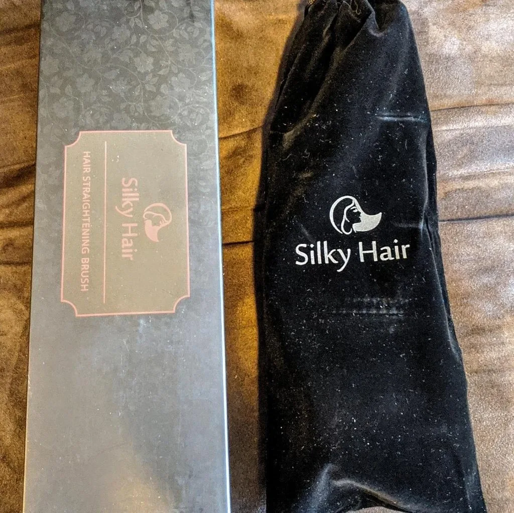 ✨ Silky Hair Professional Ceramic Straightening Brush image indicator(6)