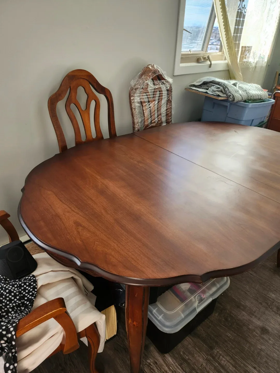Wooden Dining Table and 6 chairs