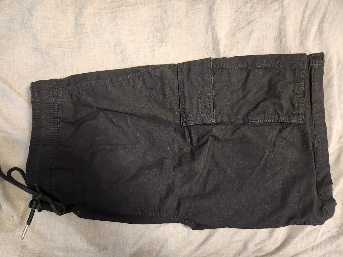 H&M Black Cargo Shorts image indicator(5)