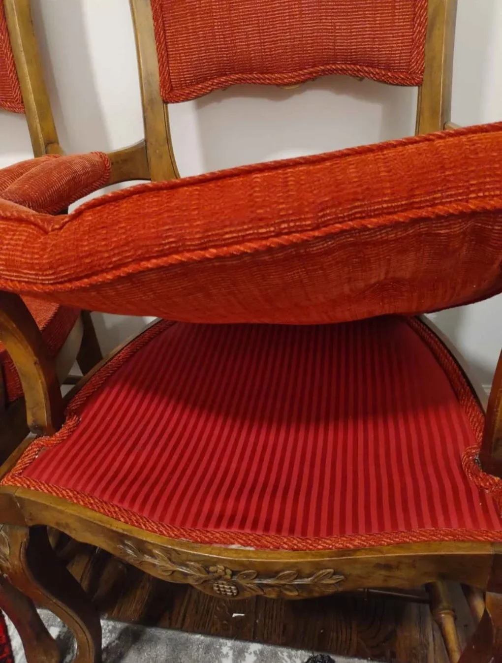 Red Upholstered Armchair 🥕 image indicator(3)