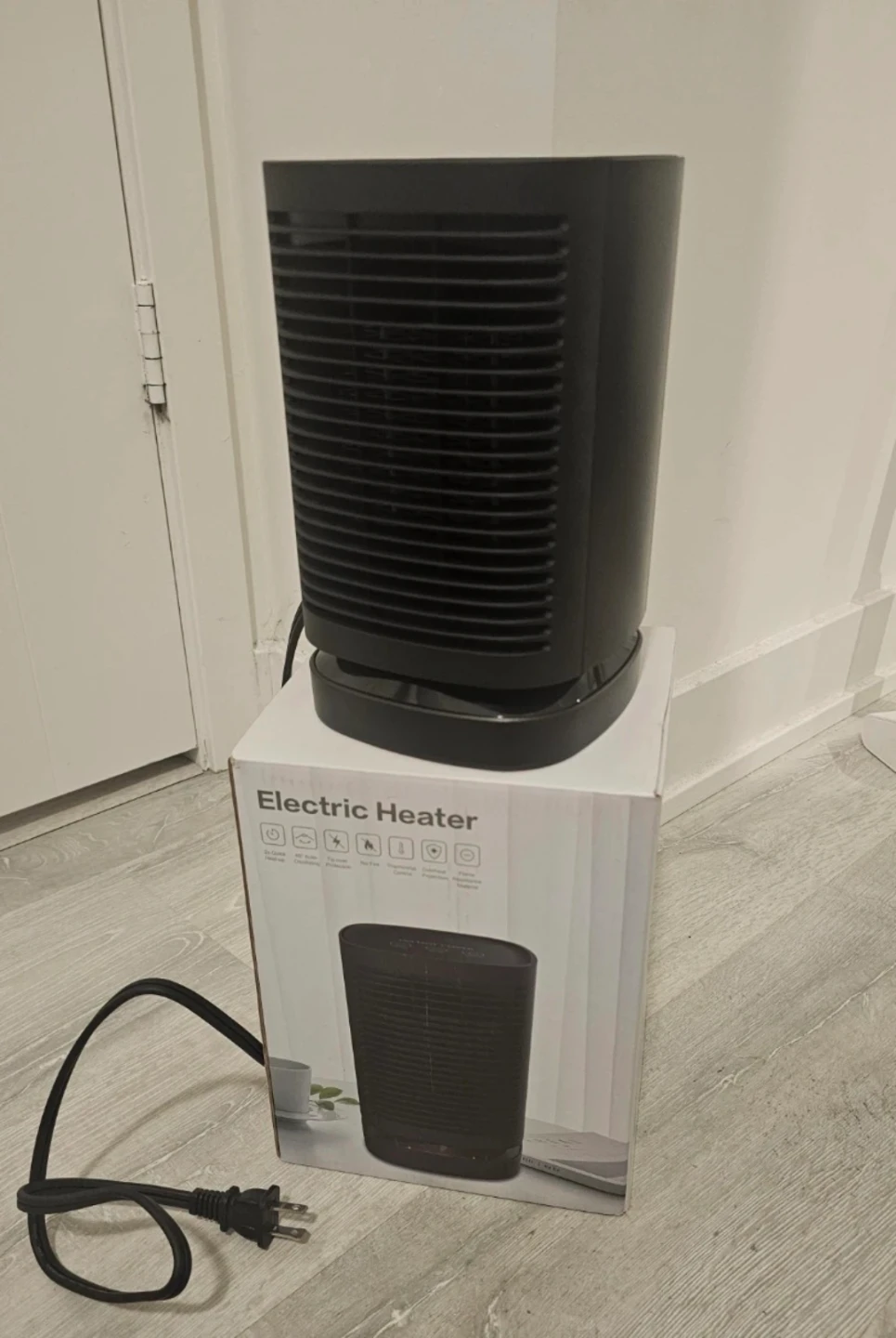 [Moving Sell] (Brand New) Desktop Electric Heater