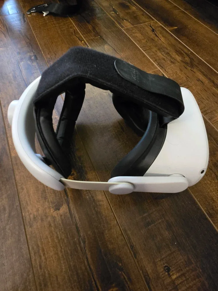 Meta Quest 2 VR Headset image indicator(3)