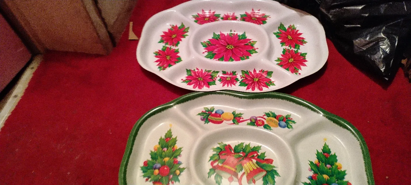 Christmas themed divided serving trays image indicator(4)