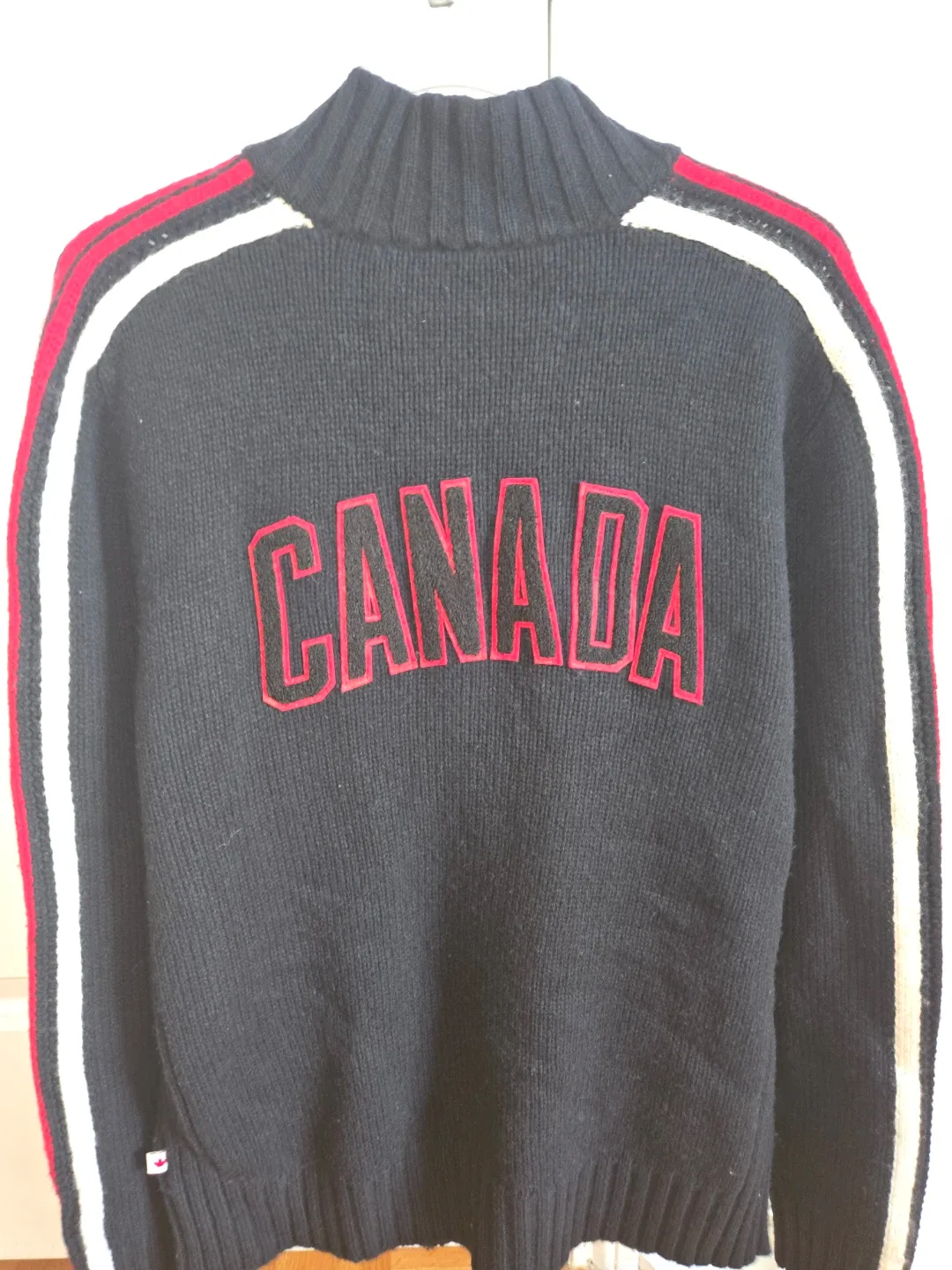 Roots Canada Official Outfitter Sweater M/M image indicator(3)