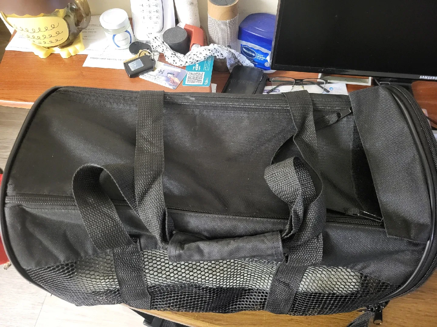 Black Pet Carrier - Like New for small dog or cat image indicator(3)