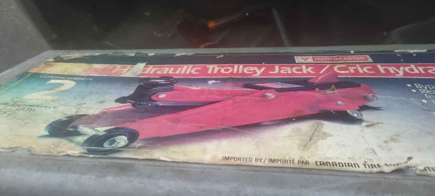 MotoMaster Hydraulic Trolley Jack 2 Tonnes image indicator(3)