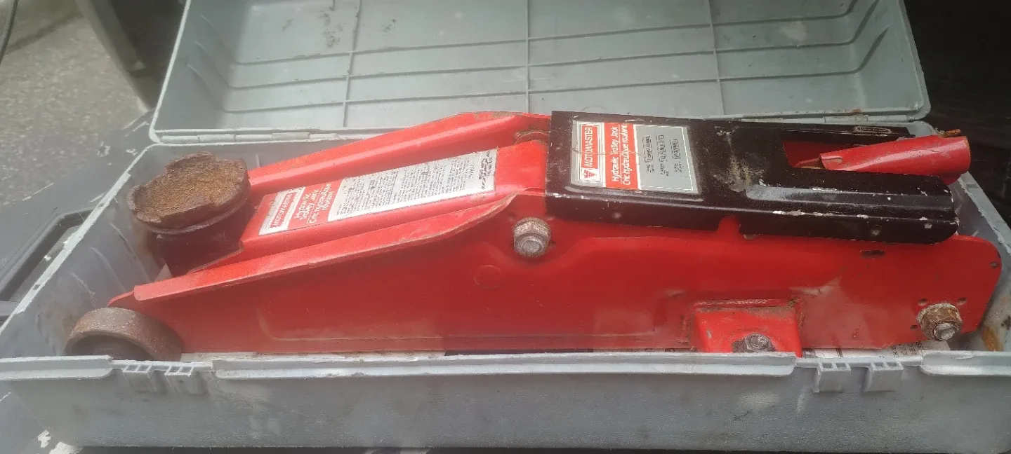 MotoMaster Hydraulic Trolley Jack 2 Tonnes image indicator(4)