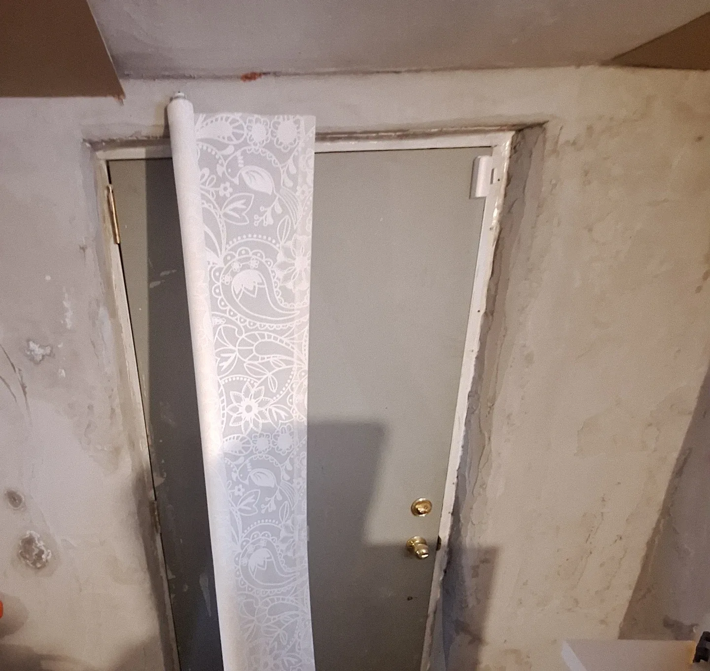 White Floral Patterned Window Drape Roll image indicator(2)