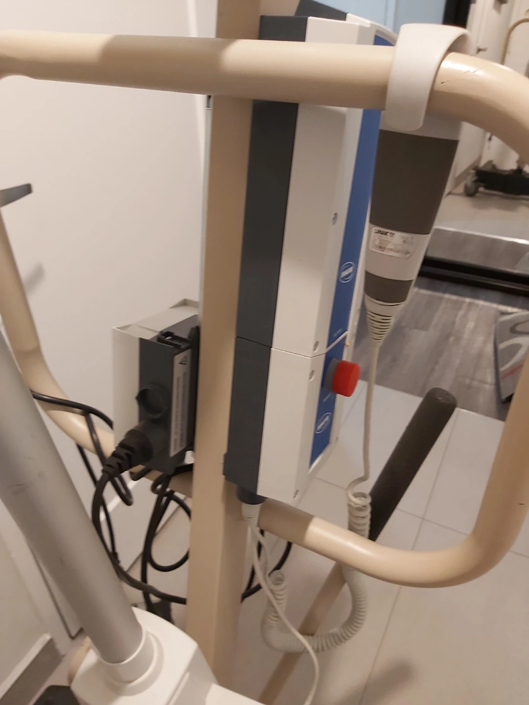 Invacare Reliant 450 Patient Lift - photo 2