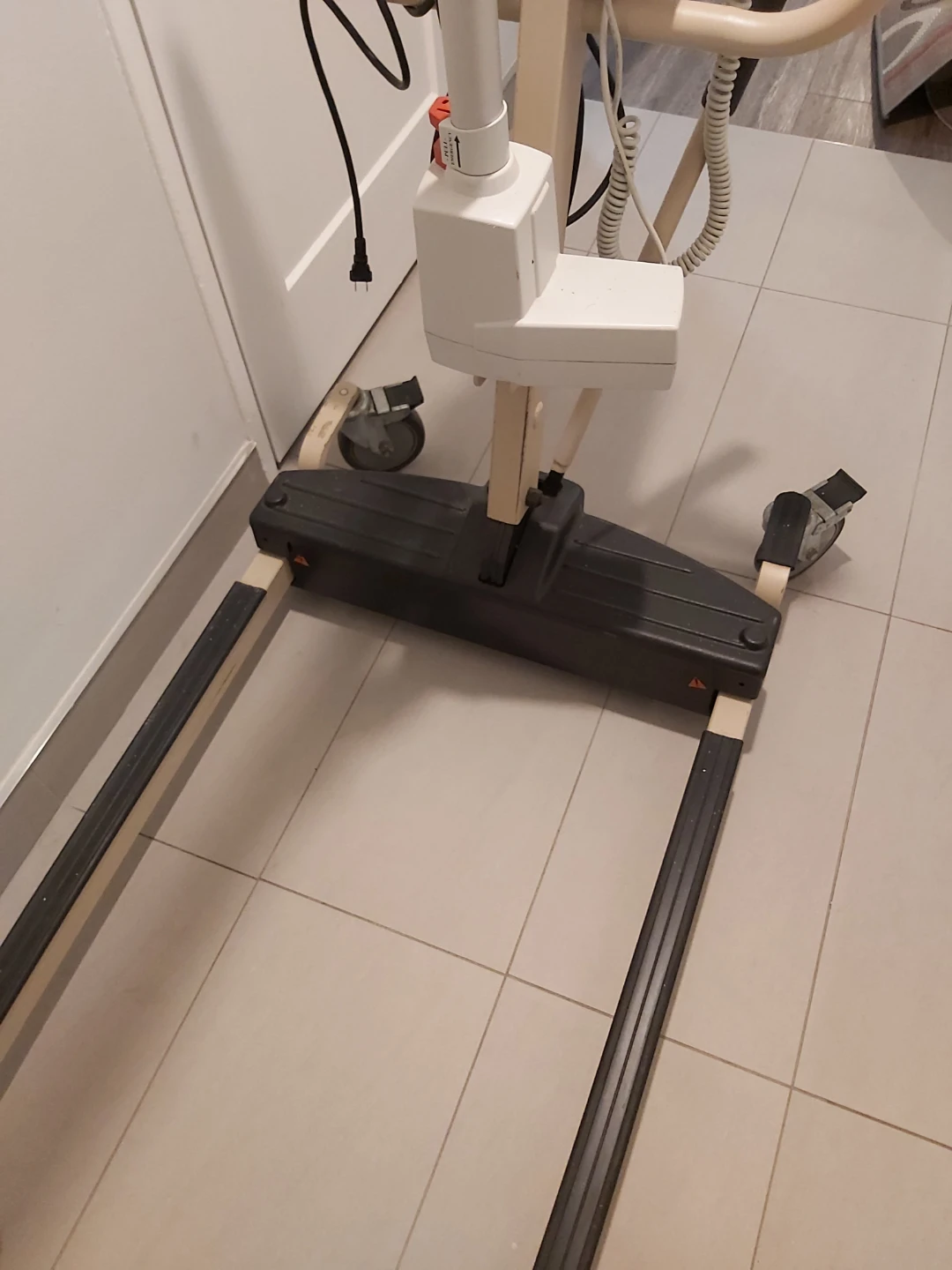 Invacare Reliant 450 Patient Lift - photo 3