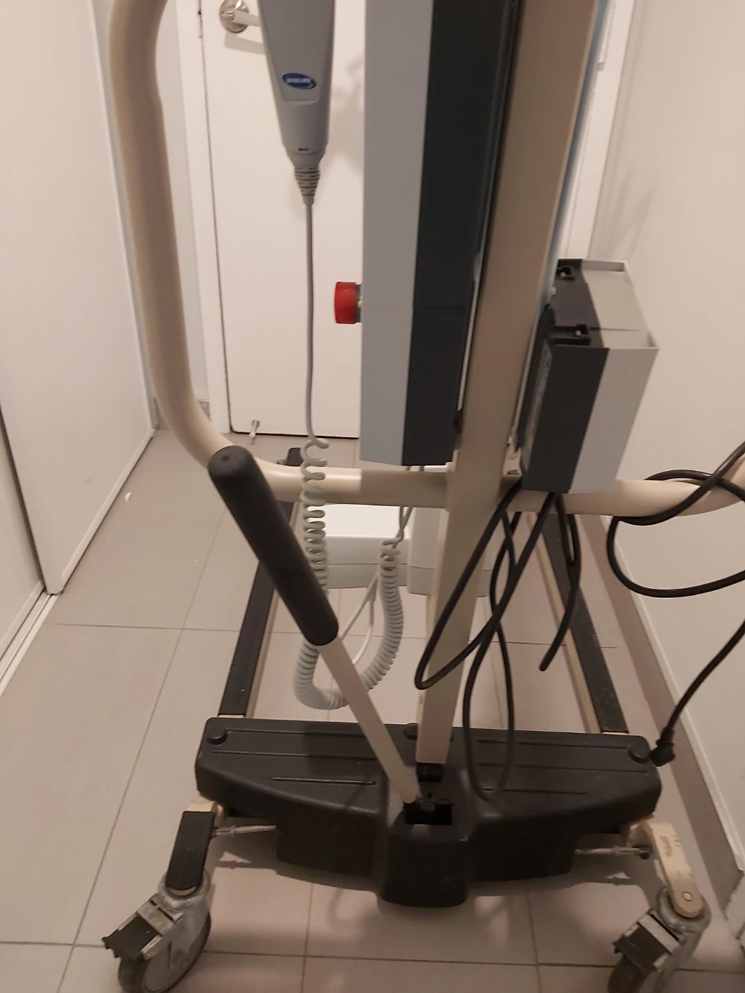 Invacare Reliant 450 Patient Lift - photo 4