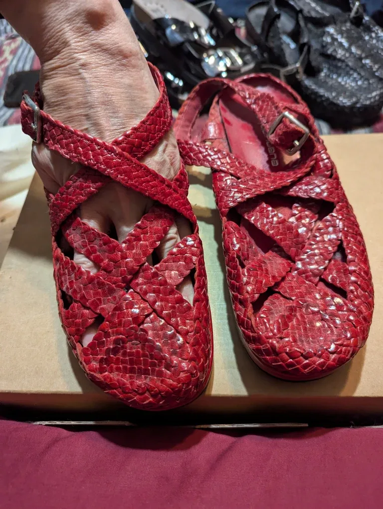 Women's Italian Sandals image indicator(3)