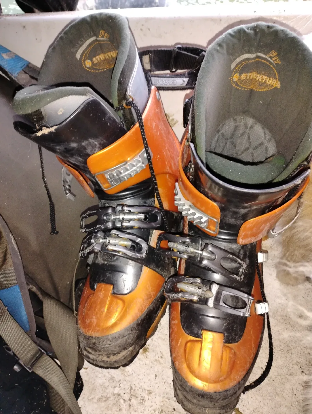Lowa Struktura Ski Boots