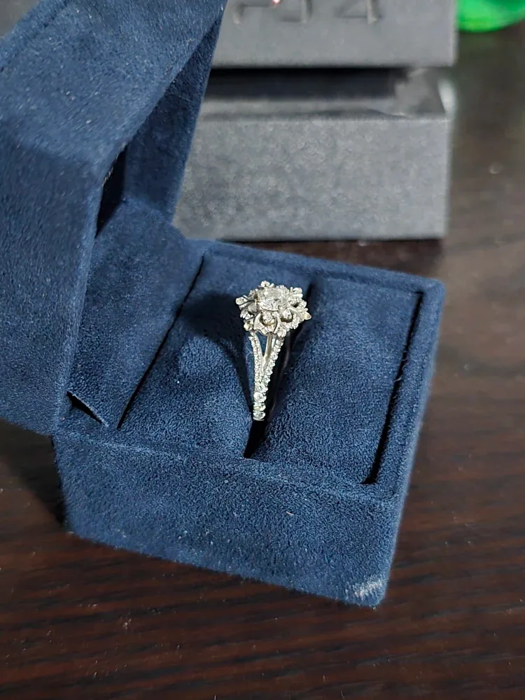 Enchanted Disney Ring in Box - Elsa