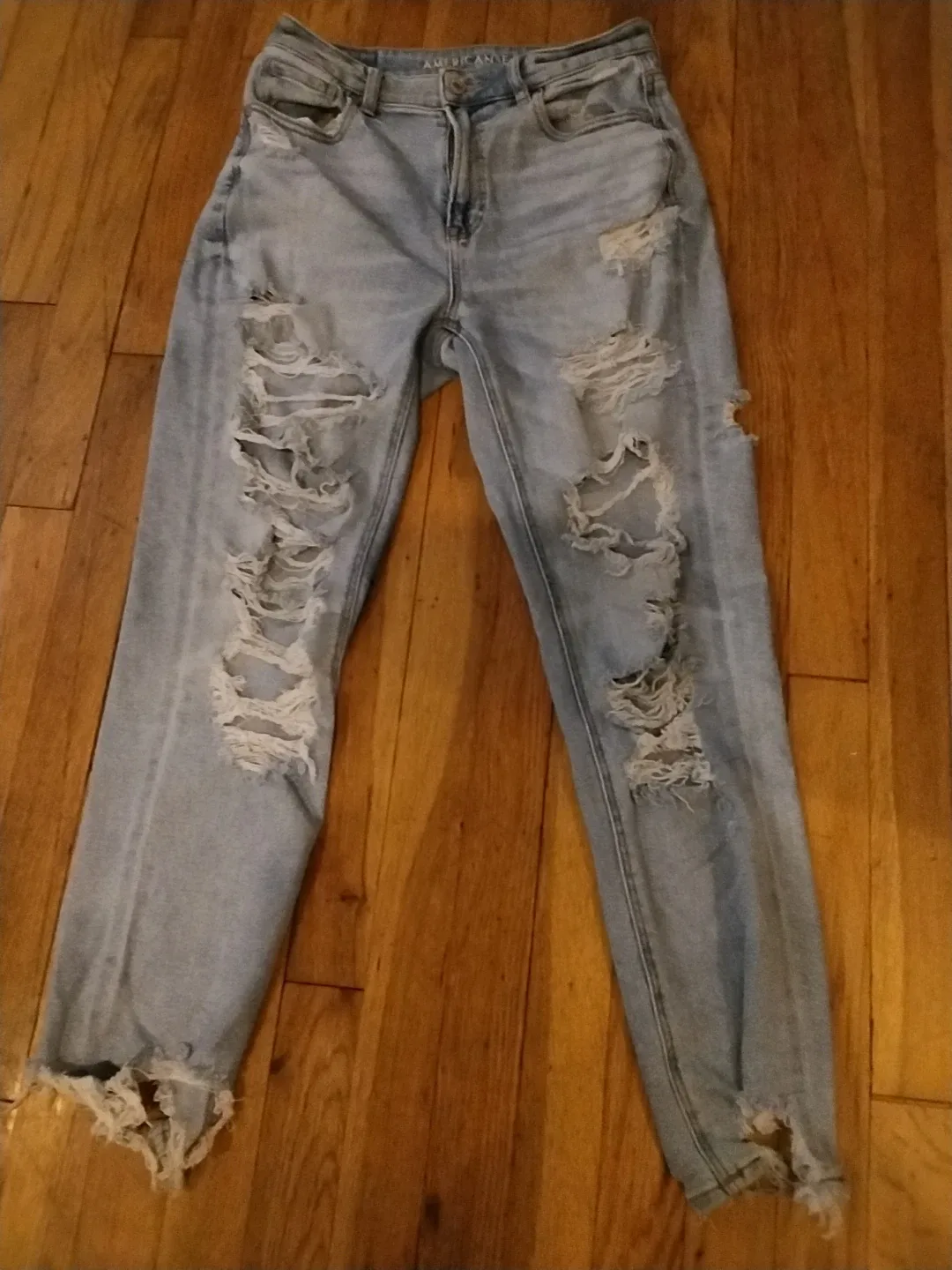 American Eagle Ripped Jeans image indicator(6)