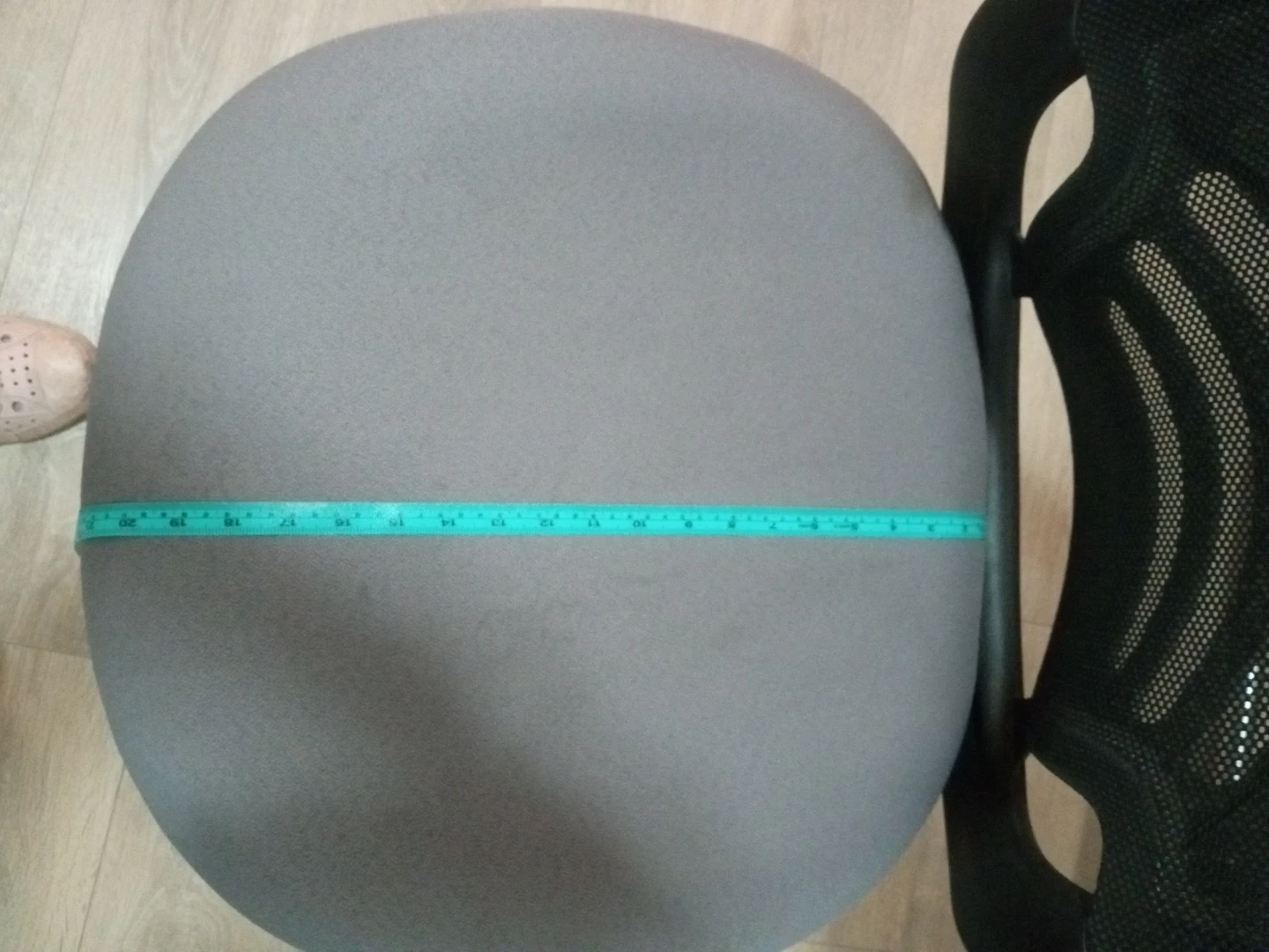High quality office chair w arms and wheels - photo 3