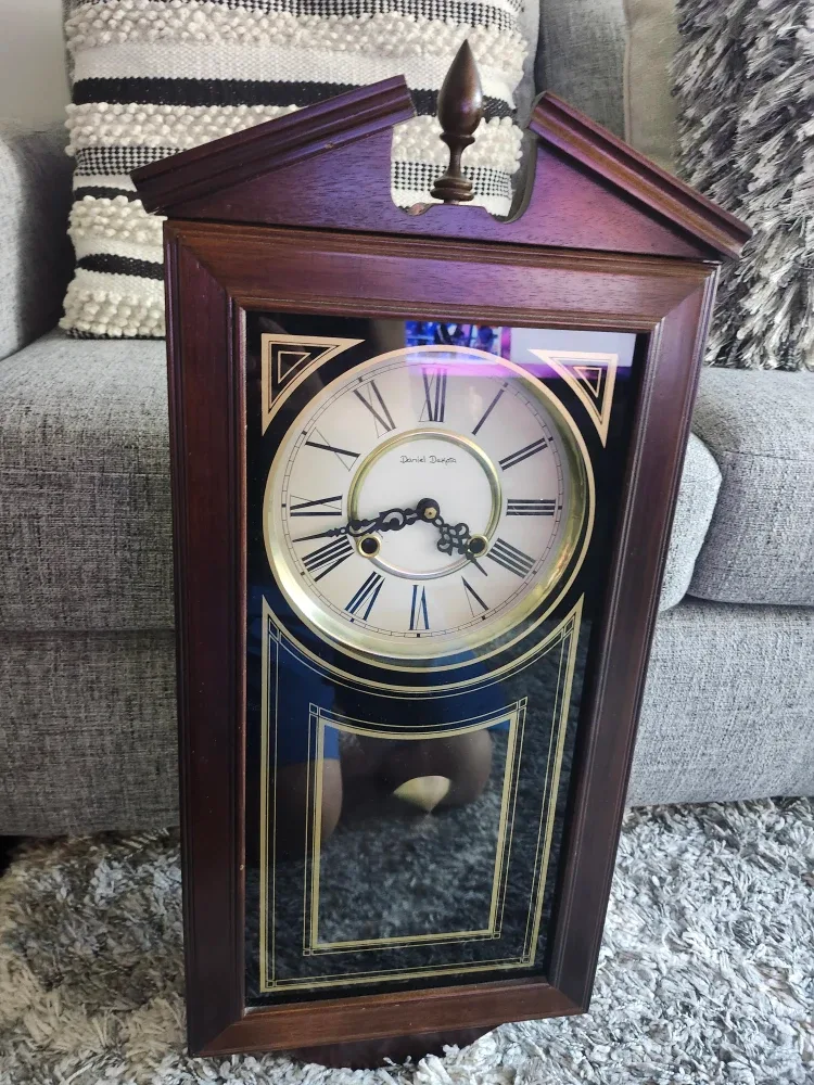 VINTAGE DANIEL DAKOTA WALL CLOCK CHIME MECHANICAL image indicator(6)