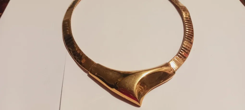 NAPIER Signed Gorgeous Vintage Gold Tone Necklace image indicator(2)