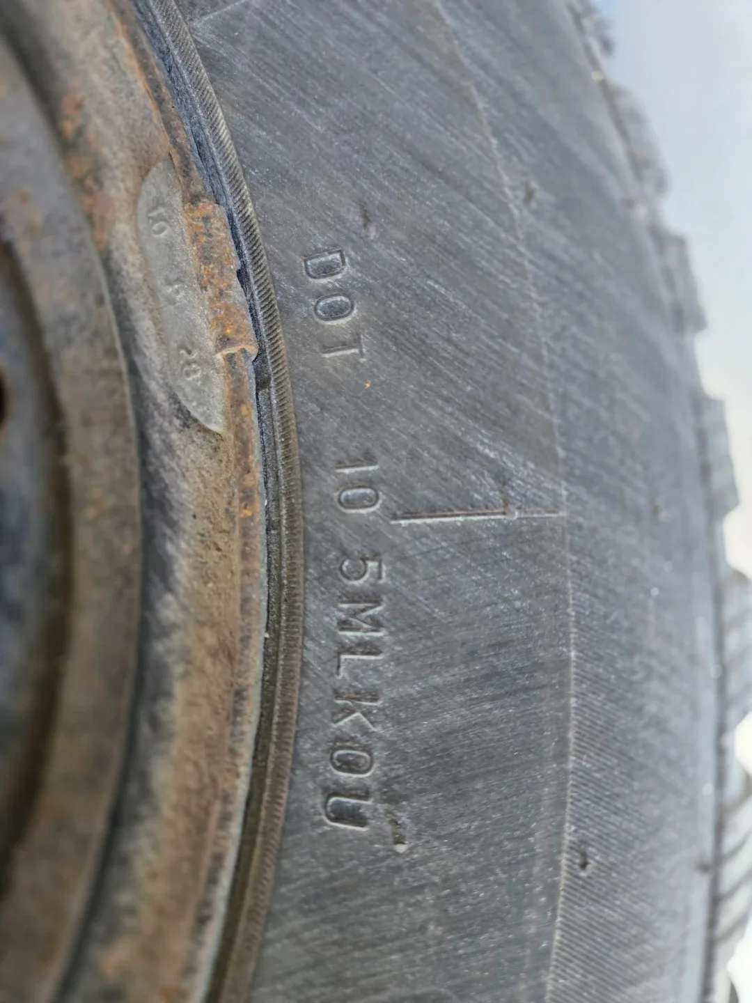 Uniroyal Ice & Snow 215/60R16 95T Winter Tires image indicator(3)