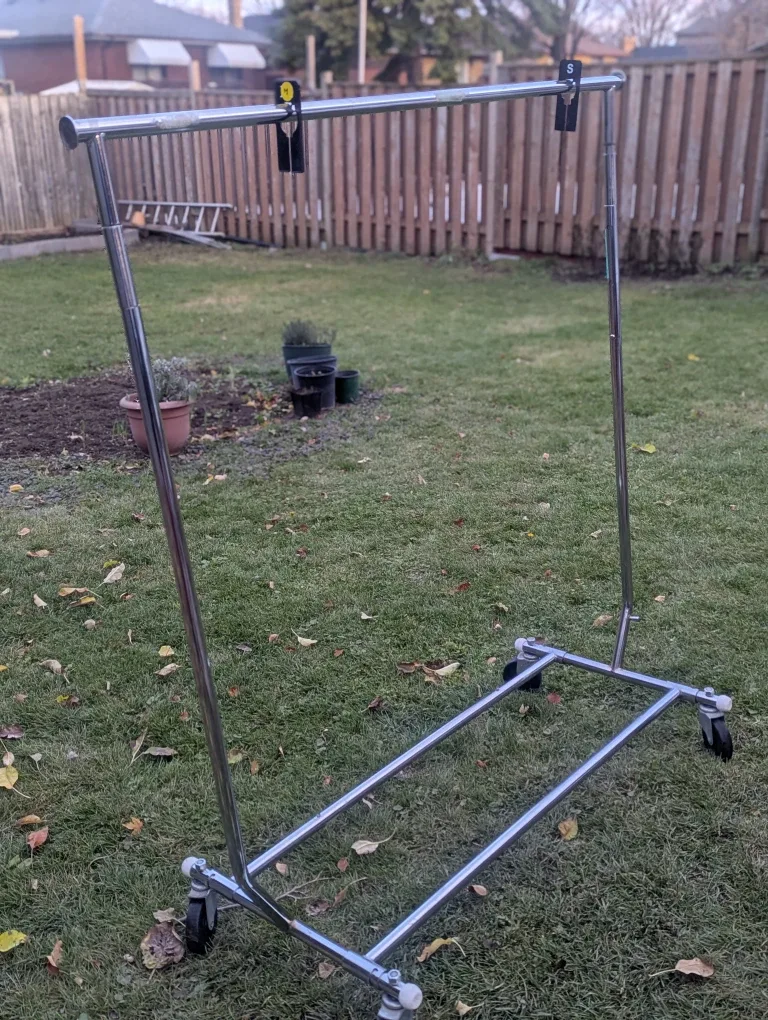 Rolling Garment Rack image indicator(3)