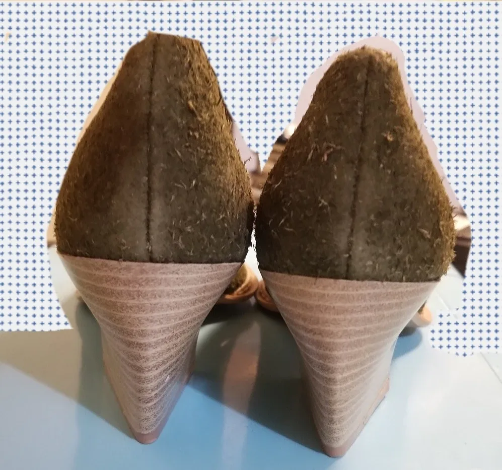 NWOT Rocket Dog Women's Brown Suede Heels image indicator(3)