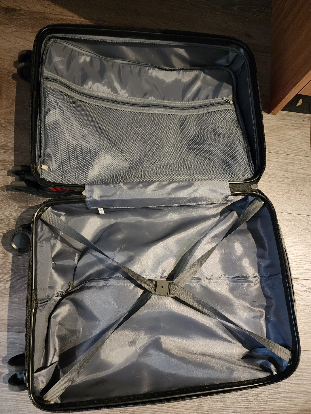 Red 5 Star Carry-On Luggage - photo 3
